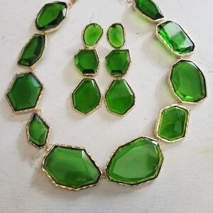 NWOT Fashion Couture Green & Gold Chunky Oversized Necklace And Earrings Set